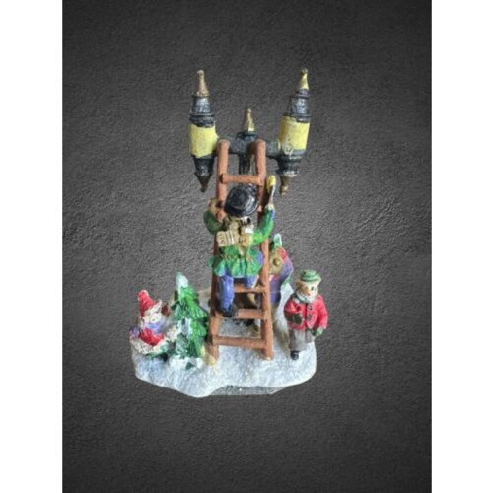 Cobblestone Corners 2004 Windham Heights Christmas Village Light Post